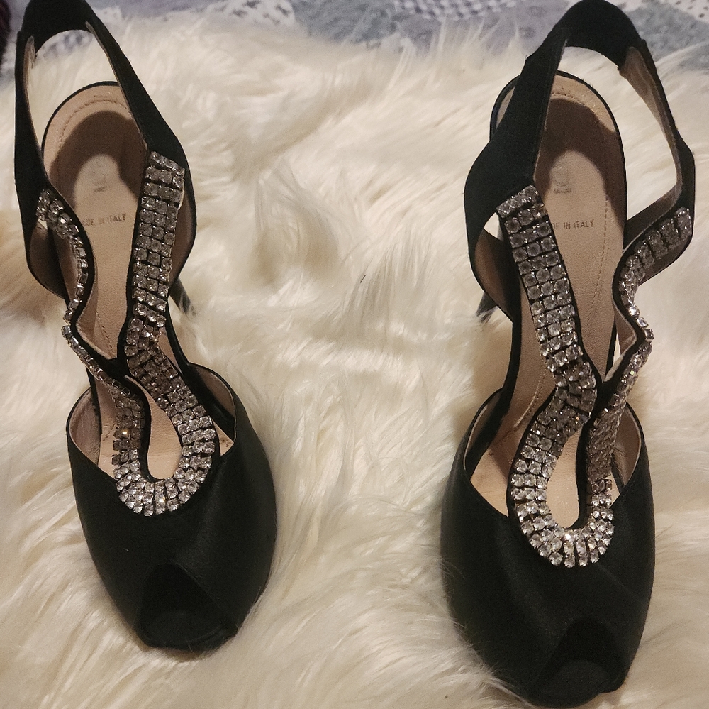 Selling black Fendi heels.
